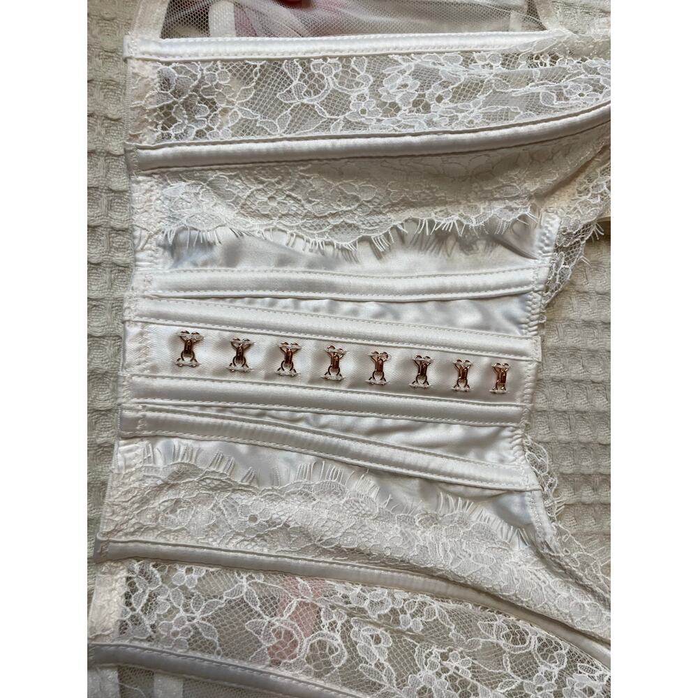 Victoria’s Secret Dream Angel White Floral Lace Satin Bridal Crop Corset Top Med - Picture 6 of 13